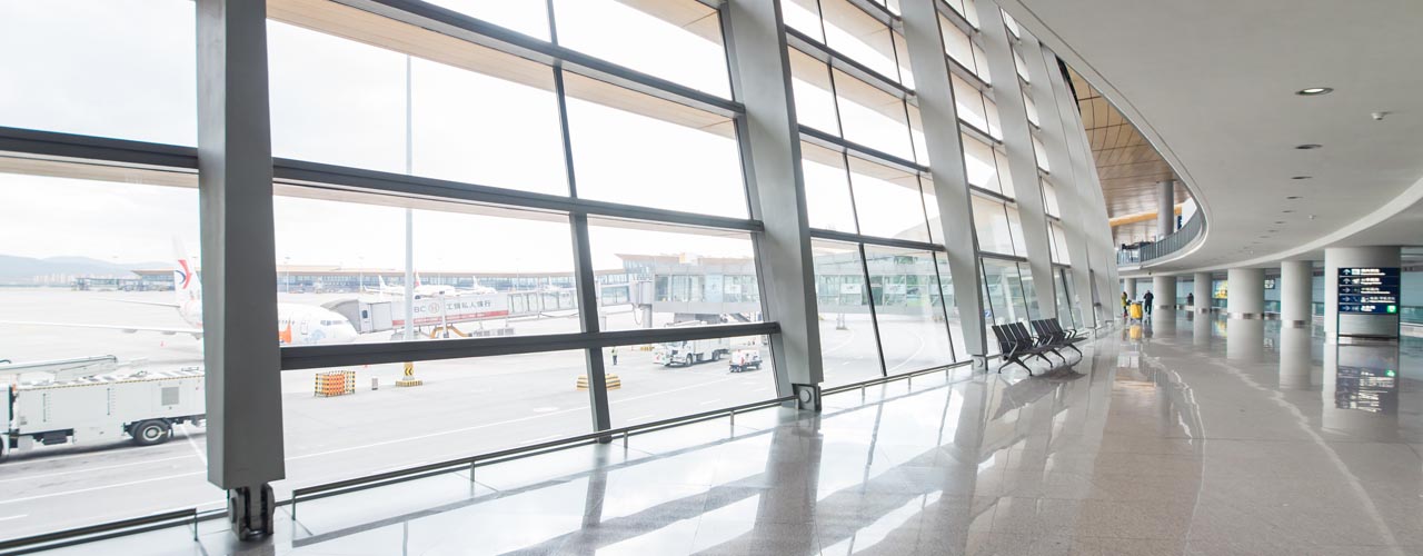 Qué documentación se suele presentar en una licitación de un contrato de servicios de limpieza en edificios públicos