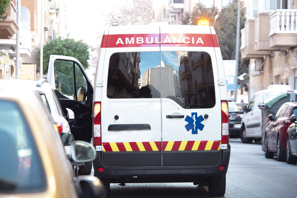 En general, ¿sería posible la utilización de medios ajenos para la ejecución de un contrato de servicios de ambulancia?