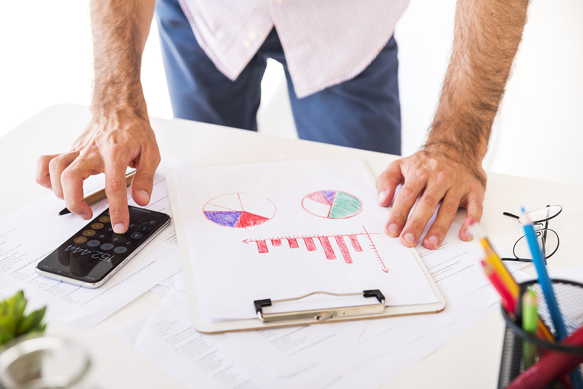 ¿Cual es el nivel de motivación de los actos administrativos en el trámite de las ofertas anormalmente bajas?
