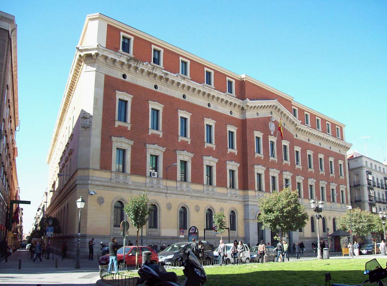 ¿Que papel desempeña el Tribunal de Cuentas en el ámbito de la contratación pública?